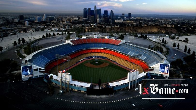 Доджер-стэдиум (Dodger Stadium) - бейсбольный стадион в Лос-Анджелесе